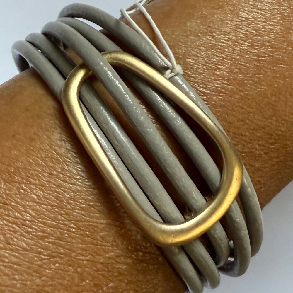 🖤 NWT! Gray Multi-Strand Bracelet | Gold Intertwined Design & Magnetic Close